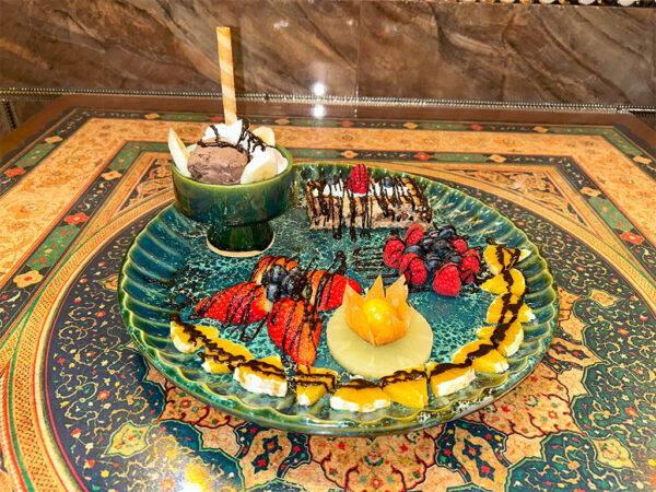 Shah Neshin Dessert-Teller